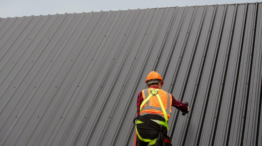 Professional gutter cleaning in Bayside, CA